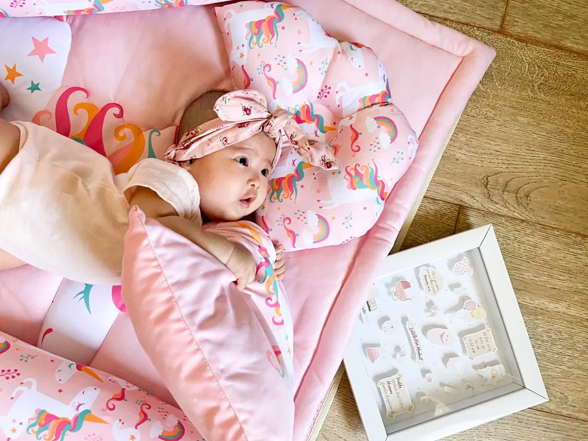 Bayi tidur di atas bedcover set Emmaninka